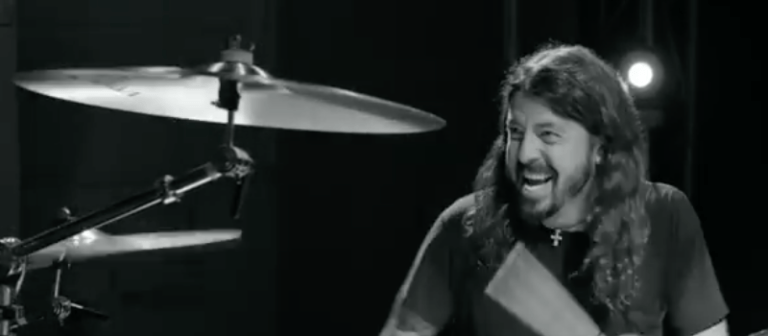 Rocker Grohl drums up support for teachers